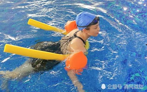 明星晒游泳照片,夏日清凉瞬间曝光