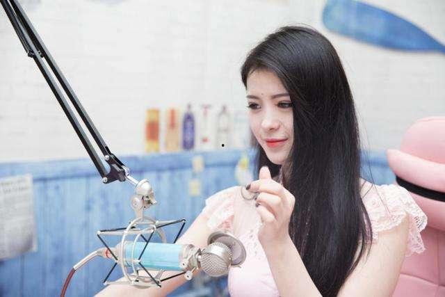 做自媒体网红是谁,揭秘自媒体网红背后的神秘力量