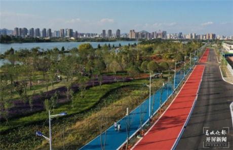 昆明下雨网红打卡路段,浪漫邂逅，雨巷情深
